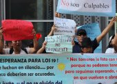 Familiares protestaron afuera del complejo judicial exigiendo justicia para los militares