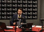 El presidente de la Asamblea, Niels Olsen, mantuvo un enlace radial este 24 de julio de 2025 con motivo de las fiestas de Guayaquil.