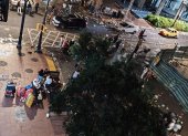 La 9 de Octubre, uno de los sitios turísticos más emblemáticos de Guayaquil, terminó sucia y caótica, según los residentes.