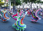Más de 500 artistas y talentos en escena participaron la tarde de este 26 de julio del desfile, que llenó de vida y color al centro de Guayaquil.