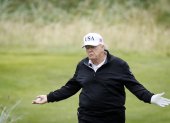 El presidente de Estados Unidos, Donald Trump, en el campo de golf Trump Turnberry durante una visita privada a Turnberry, Escocia, este domingo 27 de julio.