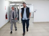 El alcalde de Guayaquil, Aquiles Álvarez (derecha), junto a su abogado, Ramiro García, llegando a una audiencia del caso Triple A, en Quito.