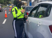 Foto representantiva del trabajo de los agentes civiles de tránsito en Quito.