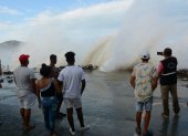 En la provincia verde de Esmeraldas en las playas de Sua y Same sufren el golpe de los aguajes y la desaparición de un joven de 21 años. Quito, 22 de Diciembre de 2018 Agencia (ag - expreso ag - extra) AGUAJES EN SUA Y SAME.