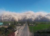 Fotografía que muestra el levantamiento de polvo por fuertes vientos este jueves 31 de julio de 2025, en Arequipa (Perú).
