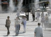 Transeúntes en una calle el pasado mes de julio de 2025 en Tokio (Japón).