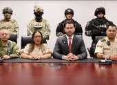 La ministra de Gobierno, Zaida Rovira, y el presidente de la Asamblea, Niels Olsen, estuvieron acompañados de policías y militares durante la cadena nacional.