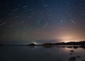 Las Perseidas cruzan el cielo como destellos de polvo cósmico. Desde Ecuador, observarlas es una invitación a la paciencia, al silencio y al asombro