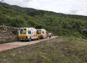 Equipos de emergencia aislados por el colapso de carreteras y un clima adverso en el Himalaya.