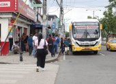 En la avenida Antonio Parra Velasco, en Sauces 2, hay una estación improvisada de buses intercantonales que trasladan pasajeros entre Guayaquil, Daule, Durán y Samborondón.