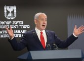 El primer ministro israelí, Benjamin Netanyahu, comparece ante la prensa internacional en su oficina de Jerusalén.