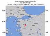 Un mapa de intensidad proporcionado por el Servicio Geológico de Estados Unidos (USGS) muestra la ubicación de un terremoto de magnitud 6,1 que afectó el oeste de Turquía este 10 de agosto.