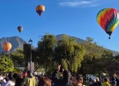 Los globos gigantes de Ecuador, México y Brasil participan en el festival internacional de la Mitad del Mundo, noroccidente de Quito.