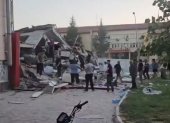 Varios edificios cayeron tras el terremoto de 6,1 en la región de Mármara, en Turquía, este domingo 10 de agosto.