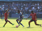 Encuentro entre Emelec y Deportivo Cuenca.