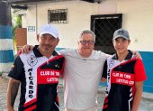 Ricardo López (i) junto al juvenil Joaquín López y el presidente Gilbert.