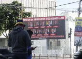 Vallas con los rostros de los nueve jueces de la Corte Constitucional aparecieron este 12 de agosto de 2025 en la ruta de la marcha convocada por el presidente Daniel Noboa.