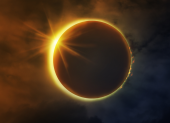 El eclipse solar 2027 en todo su esplendor: la Luna cubre al Sol, alcanzando la fase de plenitud que lo convierte en el eclipse del siglo.