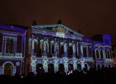 Espacios patrimoniales como el Teatro Sucre, San Francisco y Santo Domingo se iluminaron en el festival del mapping.