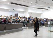 La astrofísica ecuatoriana Ph. D. Silvana Delgado presentó en la ESPOL una charla sobre galaxias gigantes y agujeros negros supermasivos
