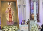 El arzobispo y cardenal Luis Gerardo Cabrera, quien destacó la importancia de mantener vivo el legado espiritual del monseñor Larrea Holguín, presidió la misa por el aniversario de su fallecimiento.