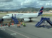 La industria aérea del país analiza su impacto en los costos operativos y en rutas de los vuelos.