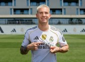 Franco Mastantuono lució el blanco puro en su presentación con Real Madrid este jueves 14 de agosto.