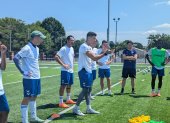 Alemanes y estadounidenses encabezan la delegación de entrenadores y jugadores que están llevando el fútbol al último país donde no existía hasta la fecha la disciplina.