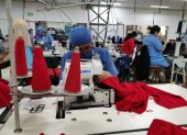 Uno de los talleres donde se elaboran prendas de vestir, lo que genera varias plazas de trabajo.