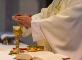 El sacerdote investigado en Olón fue separado de su cargo mientras avanzan las pesquisas.