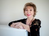 Isabel Allende es una escritora chileno- estadounidense considerada una de las mejores novelistas contemporáneas de Latinoamérica.