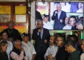 El expresidente de Colombia Álvaro Uribe habla frente a seguidores este miércoles 21 de agosto de 2025, en Sabaneta (Colombia).