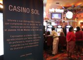 Luego de la consulta popular de 2011, los casino y negocios de juegos de azar tuvieron que cerrar, ya que la población ecuatoriana votó por su prohibición.
