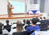 Marco Zambrano, nuevo gerente del Hospital Universitario, dando capacitación al personal