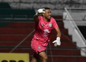 Manuel Mendoza, arquero de Liga de Portoviejo, fue el héroe atajando un penal ante Macará.