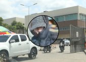 Un hombre agredió al camarógrafo y a la reportera de Teleamazonas, Paula Kuhn, durante una cobertura en los exteriores del hospital de Monte Sinaí, en Guayaquil.