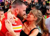 El jugador de los Kansas City Chiefs conoció a Taylor Swift en 2022, y no fue sino hasta 2023 en que hicieron oficial su noviazgo. Ella se ha vuelto figura importante en su carrera.