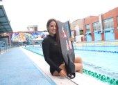 La guayaquileña Ericka Carrera en la piscina de Guayaquil donde suele practicar el apeísmo.