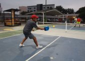 Pickleball Guayaquil Complex, en la ciudadela Kennedy Norte, Guayaquil, congrega a esta nueva comunidad que está en crecimiento y que llena de deportes las noches.