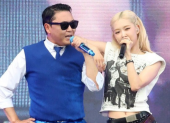 Psy, ampliamente recordado por el tema Gangnam Style, junto a la cantante surcoreana-neozelandesa Rosé.