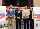 Matías Baretta y Francisco Egas, de la Federación Ecuatoriana de Fútbol; junto a Jesús Azofeifa y Gabriela Herrera, de Corporación La Favorita.