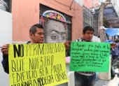 Vecinos desalojados protestan después de un desalojo en el Centro Histórico de la Ciudad de México (México).