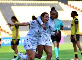 La delantera cubana Cecil Aldana (i), que marcó los dos goles en Guayaquil, comandará el ataque de las Guerreras Albas ante Barcelona SC.
