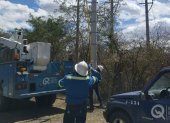 Personal operativo de la Empresa Eléctrica Quito trabajó para restablecer el servicio.