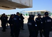 Agentes de la Policía Militar hacen guardia frente al Supremo Tribunal Federal (STF) en Brasilia, durante el juicio del expresidente brasileño Jair Bolsonaro.