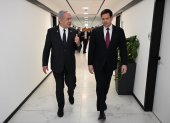 El primer ministro israelí, Benjamín Netanyahu (i), y el secretario de Estado de EE. UU., Marco Rubio, tras su reunión el lunes en Jerusalén.