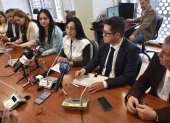 La jefa del bloque correísta Viviana Veloz cuestionó la decisión del Gobierno nacional sobre el subsidio al diésel.