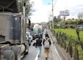 El transporte pesado bloquea la vía Aloag, este 15 de septiembre.
