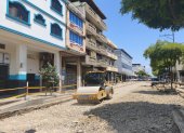 Los trabajos en la calle Esmeraldas, en el centro de Guayaquil, generaron reclamos ciudadanos que el alcalde Aquiles Álvarez cuestionó y calificó de "relajo".