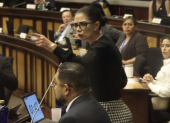 La asambleísta Jhajaira Urresta arremetió contra el legislador Juan Pablo Molina en medio del debate del Pleno del 16 de septiembre de 2025.